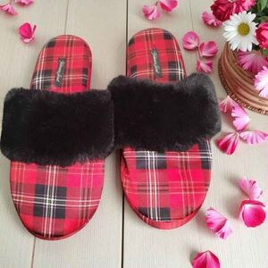 Victoria Secret Women Slippers Red Plaid Polyester Slip On Comfort Indoor Med